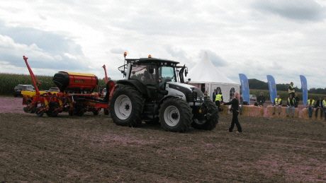 Агропартс : швидкісна сівалка Вадерштад та трактор Ламборгіні 190 к.с. на Російських полях